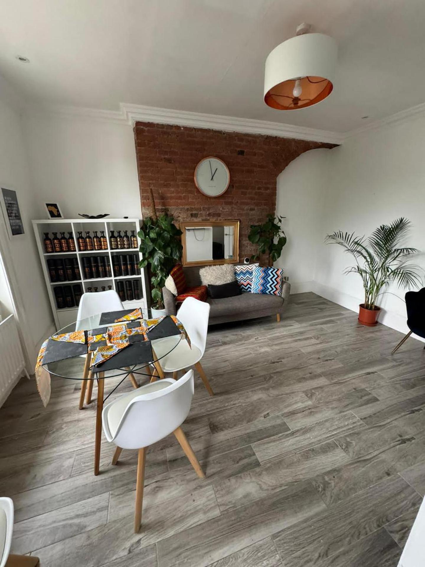 60c Lewisham Way Se14 6ny Umodzi House * London